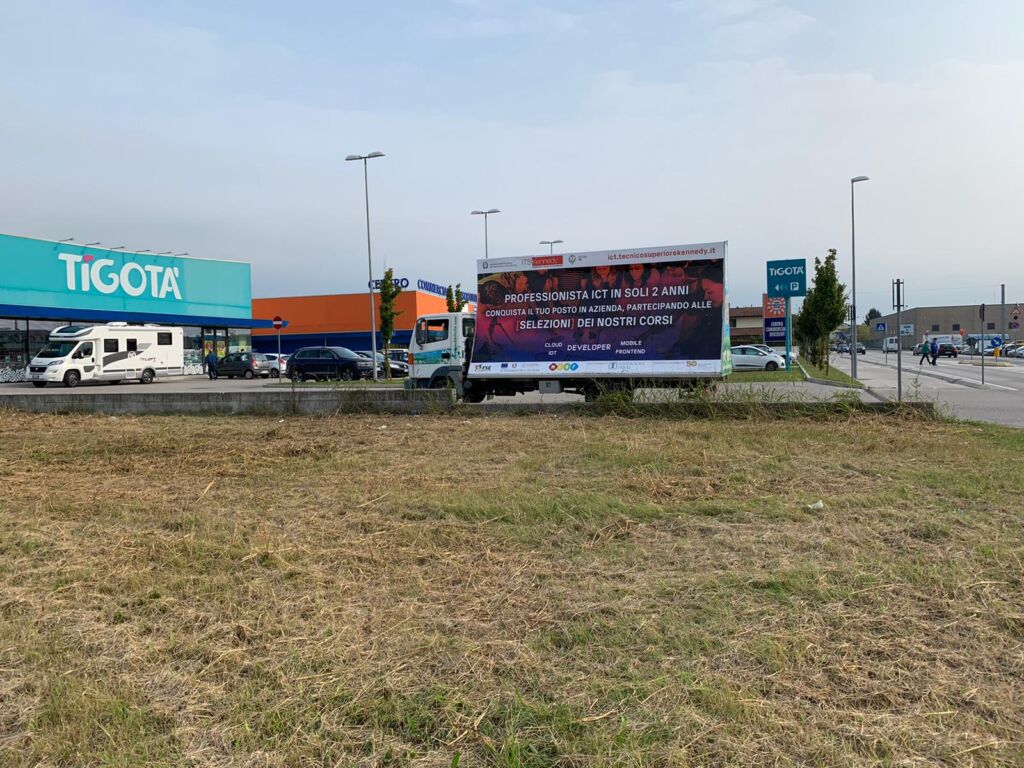 Dema Pubblicità-Camion itinerante 10 Dema Pubblicità-Camion itinerante 10