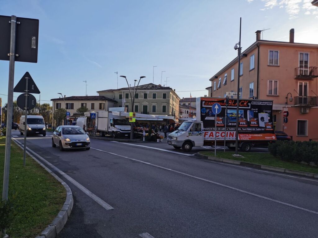 Dema Pubblicità-Camion itinerante 3 Dema Pubblicità-Camion itinerante 3